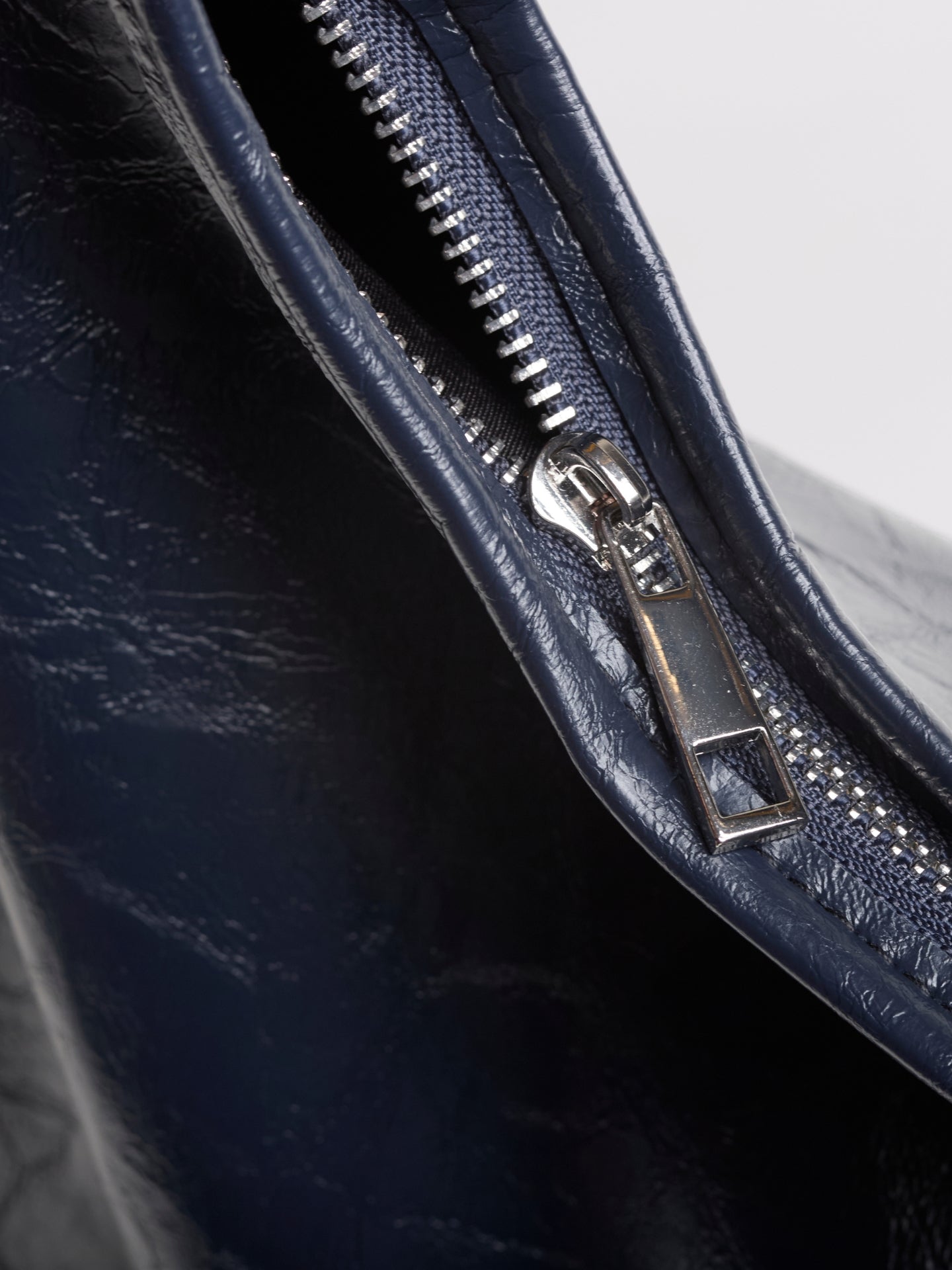 Distressed Vegan Leather Tote Bag for Everyday Use - Stylish and Durable