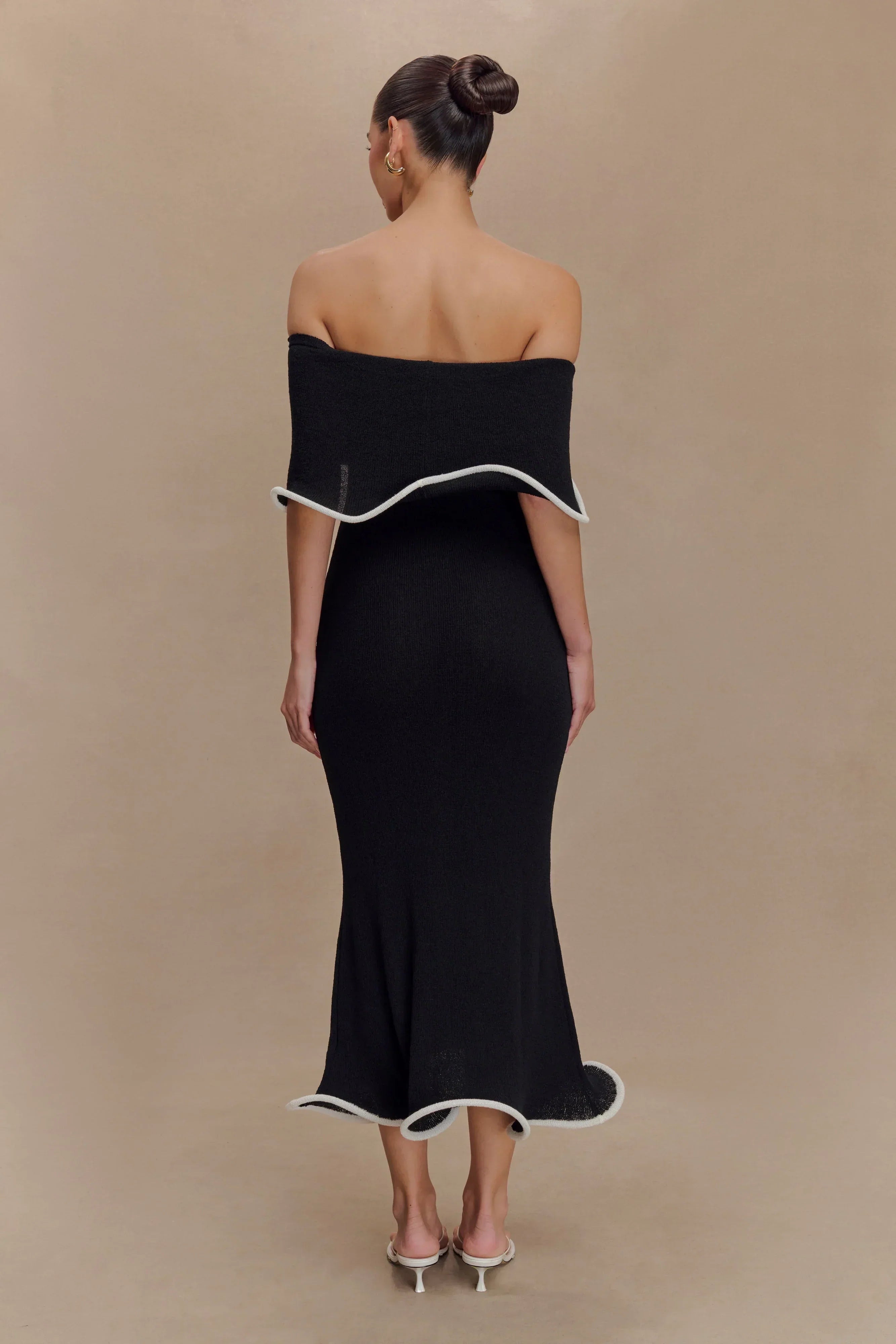 Textured Knit Off-The-Shoulder Midi Dress with Ruffle Trim for Casual Wear