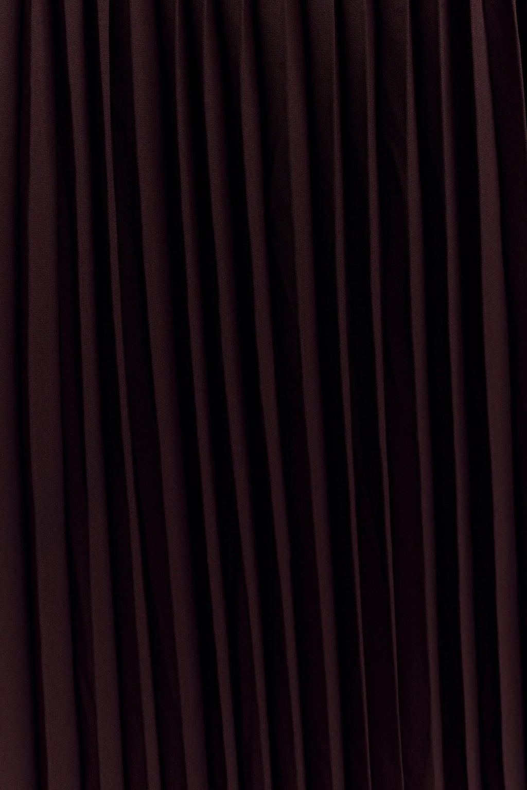 Elegant Halterneck Pleated Maxi Dress with Structured Bodice for Formal Events