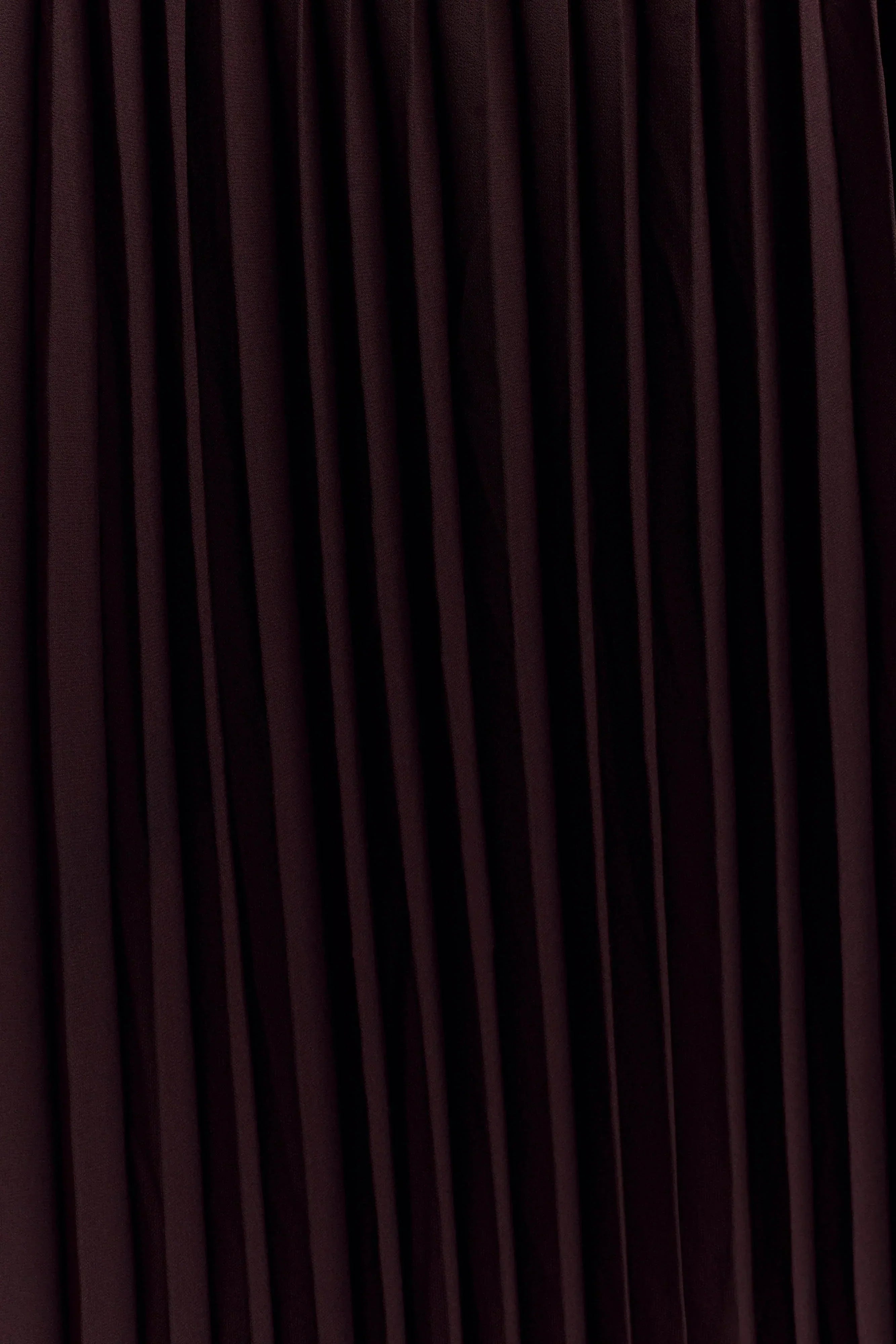 Elegant Halterneck Pleated Maxi Dress with Structured Bodice for Formal Events