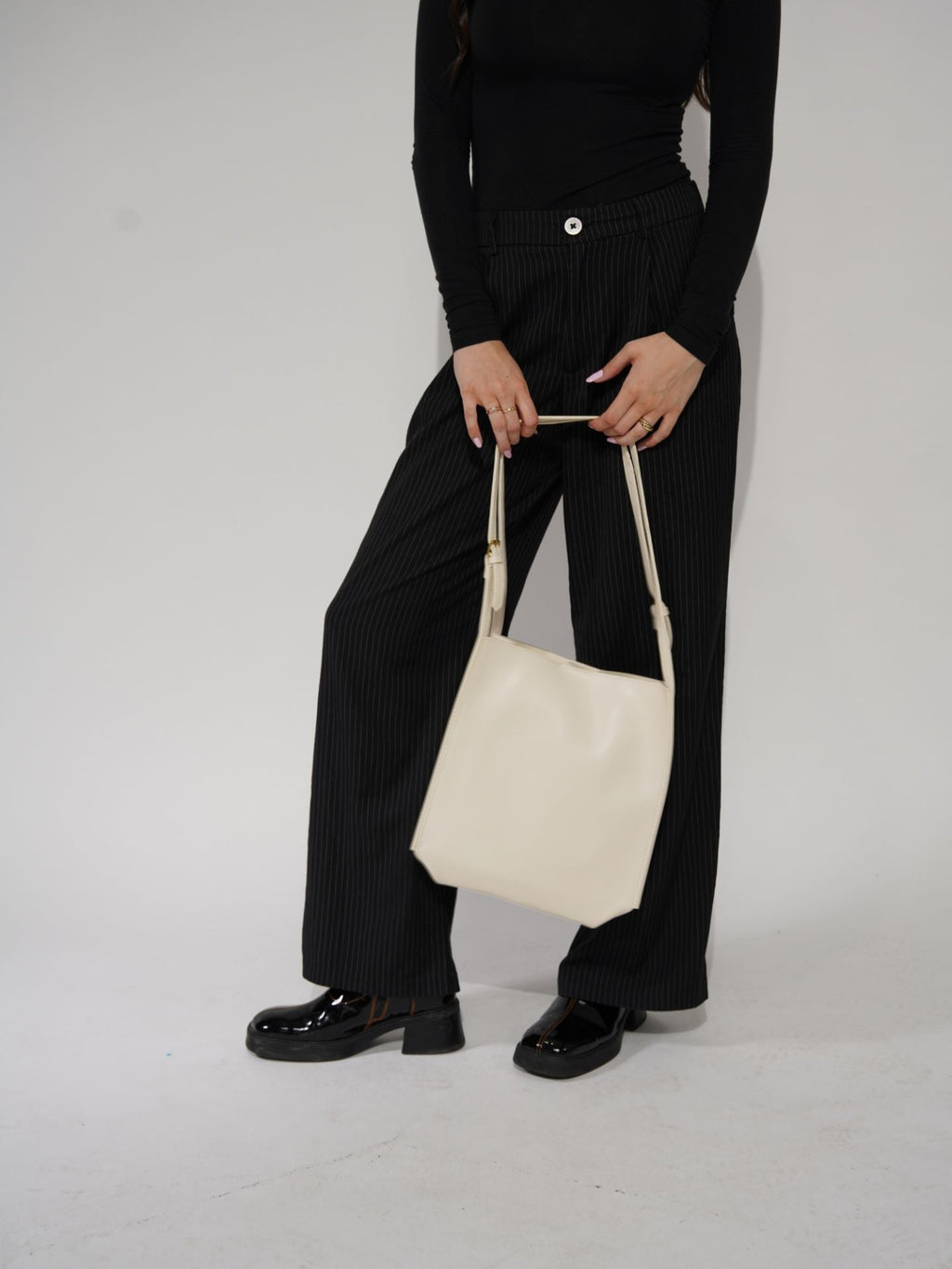 Vegan Leather Shoulder Bag - Daily Chic Design for Casual Use