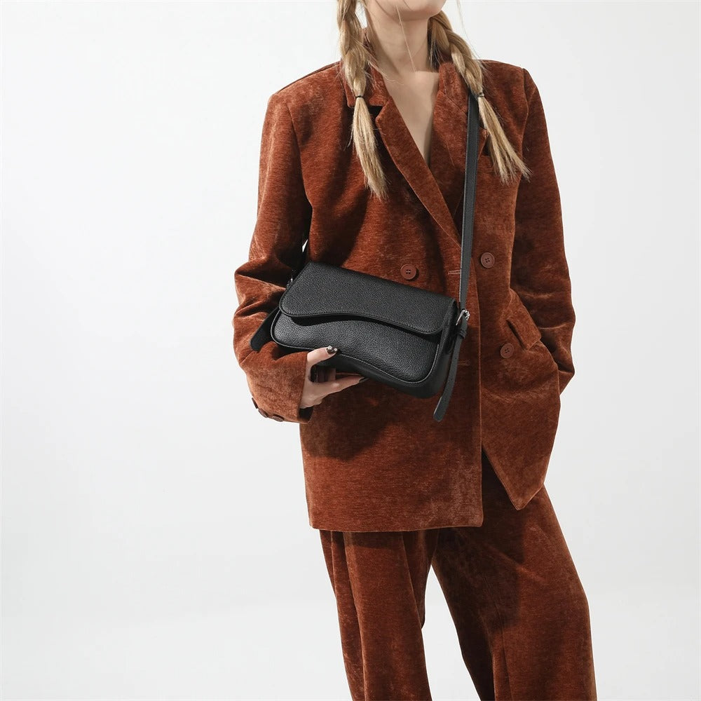 Baguette Shoulder Bag with Curved Design - Stylish Everyday Handbag