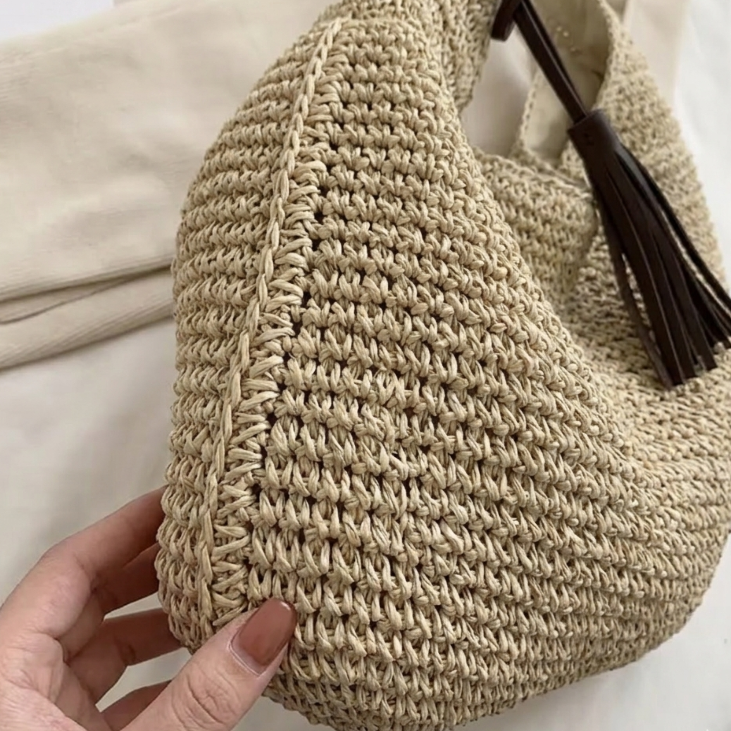 Handwoven Straw Shoulder Bag – Eco-Friendly, Spacious Design for Everyday Use