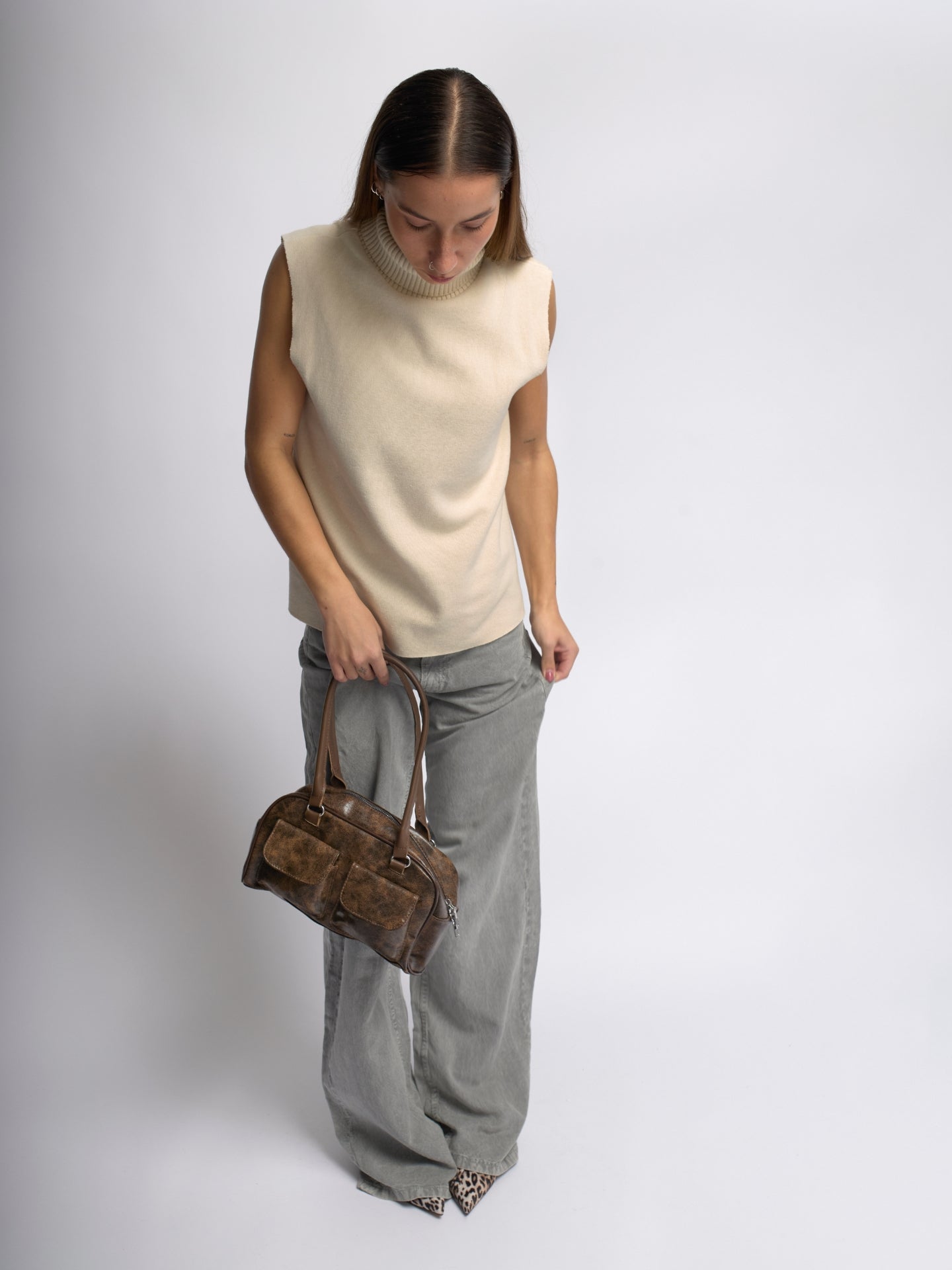 Distressed Leather Shoulder Bag - Urban Style for Everyday Use