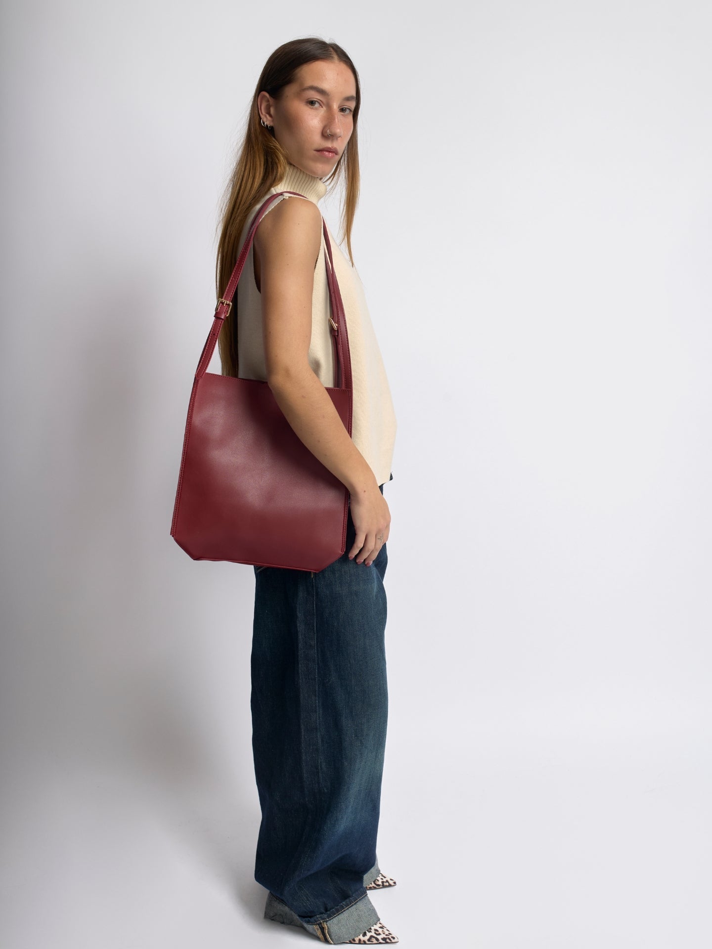 Vegan Leather Shoulder Bag - Daily Chic Design for Casual Use