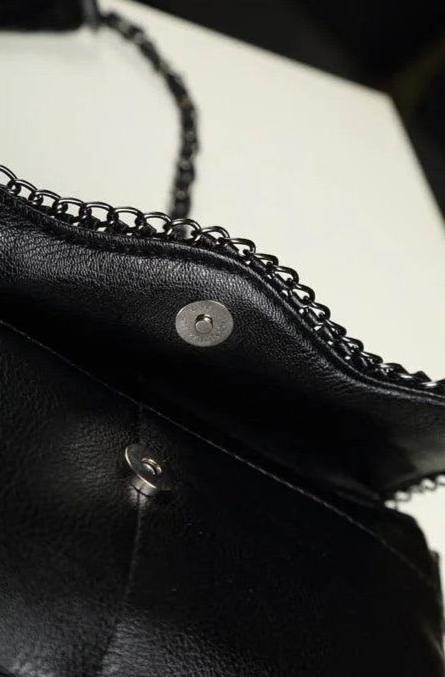 ChainLink Crossbody Bag - Durable Material, Chic Design for Everyday Use