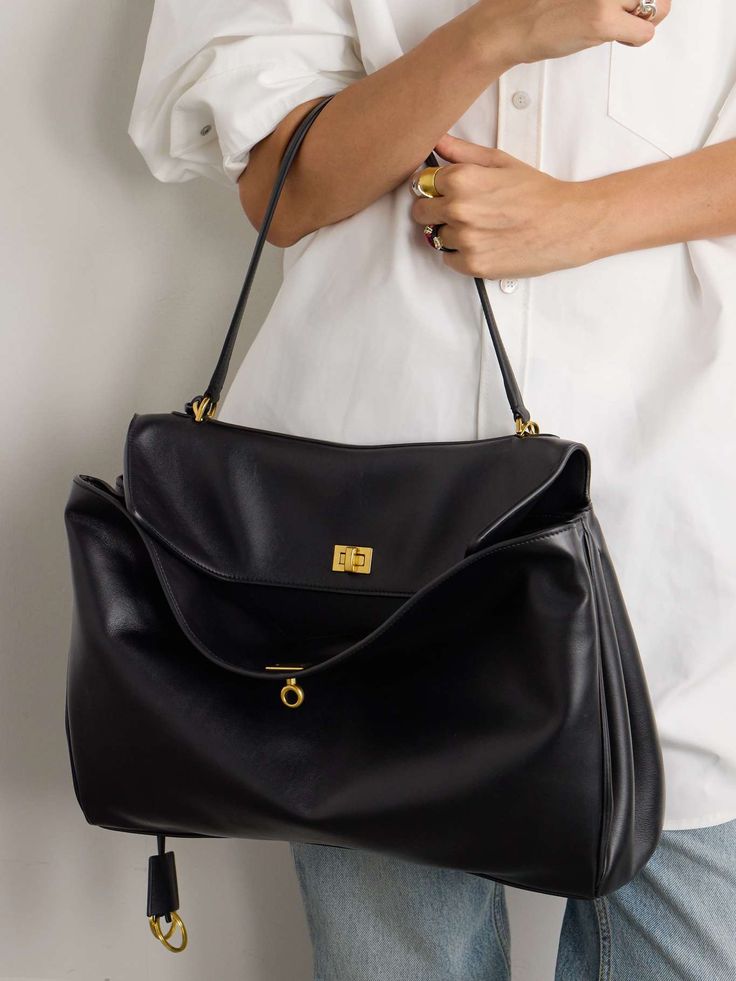 Chic Crossbody Bag with Adjustable Strap - Stylish Everyday Handbag