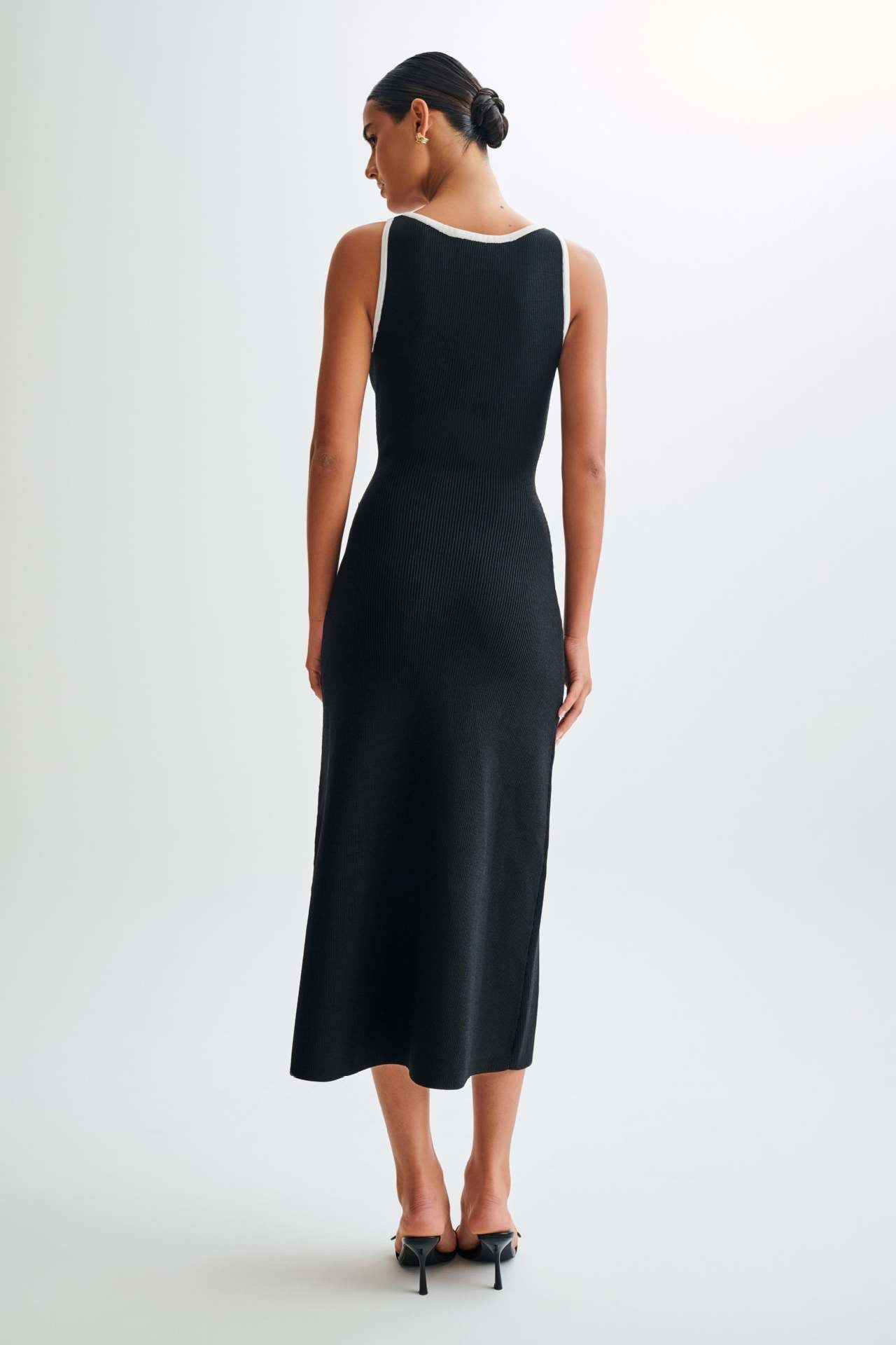 Sleeveless Ribbed Maxi Dress with Button-Down Front for Casual Wear