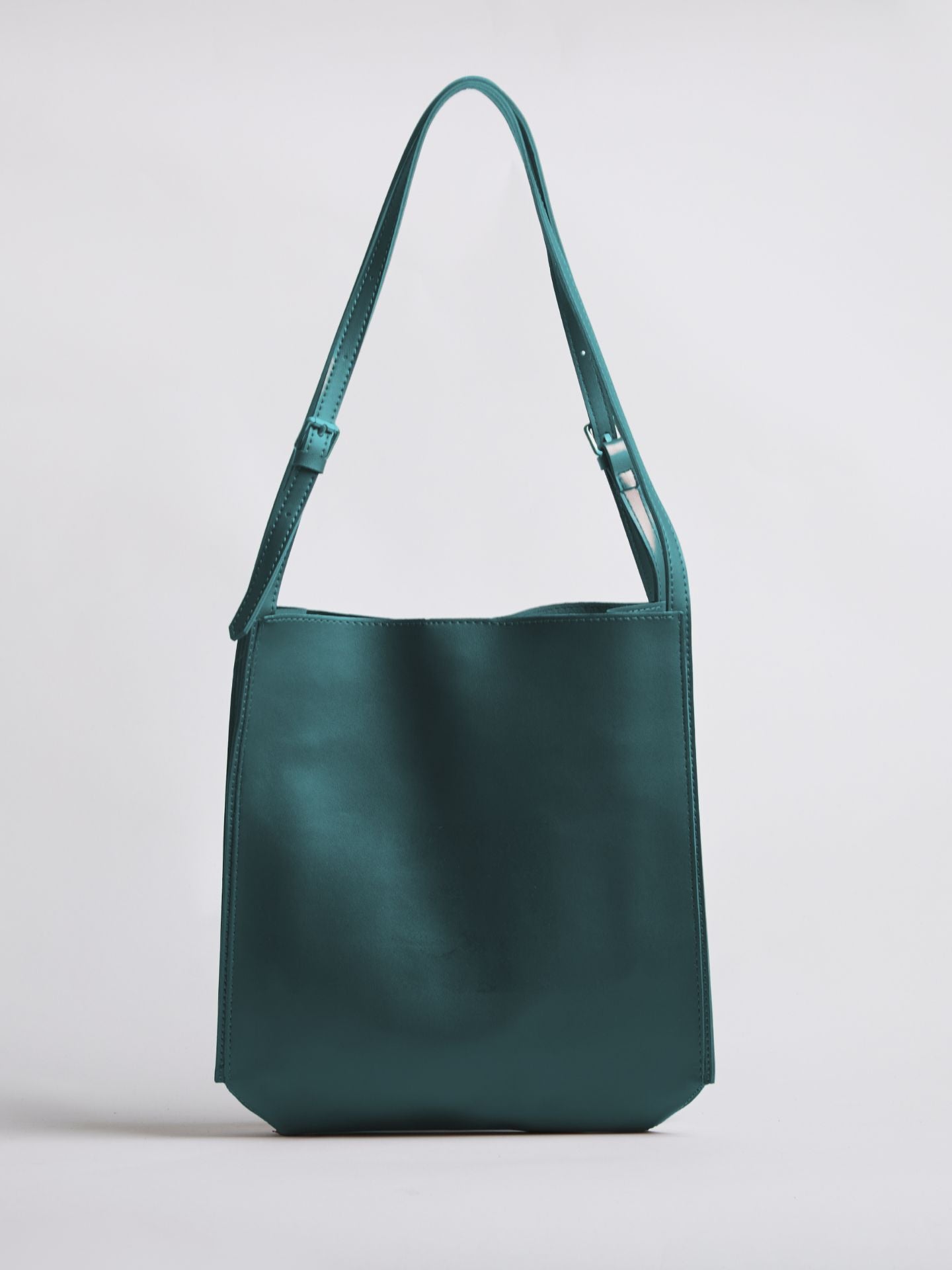 Vegan Leather Shoulder Bag - Daily Chic Design for Casual Use