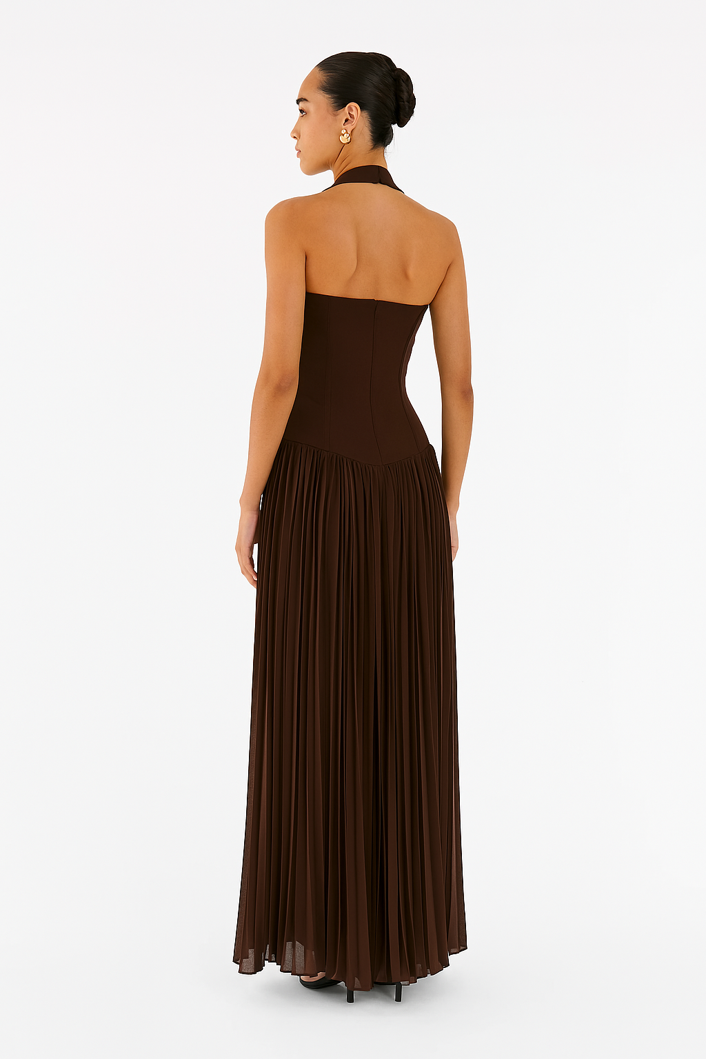 Elegant Halterneck Pleated Maxi Dress with Structured Bodice for Formal Events