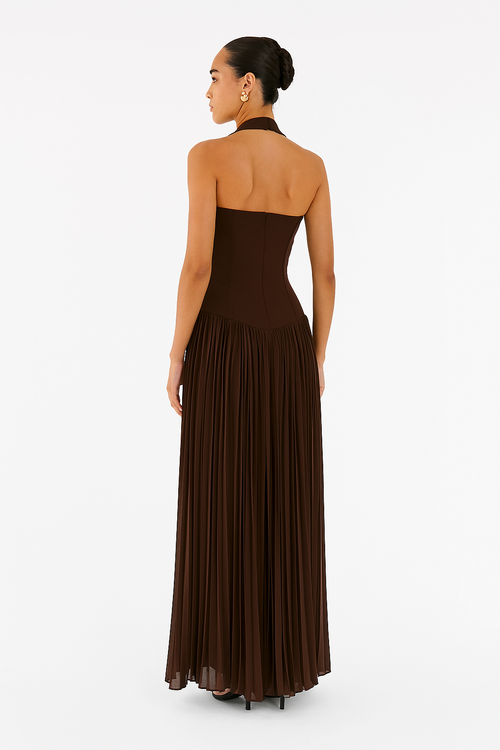 Elegant Halterneck Pleated Maxi Dress with Structured Bodice for Formal Events