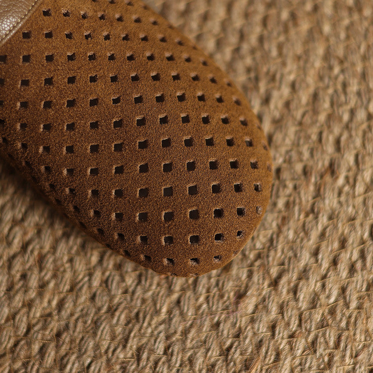 Comfortable Wooden Clogs for Everyday Wear - Stylish Slip-On Design