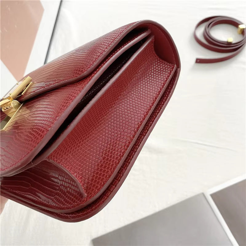 Lizard-Textured Leather Crossbody Bag for Everyday Use - Stylish and Versatile