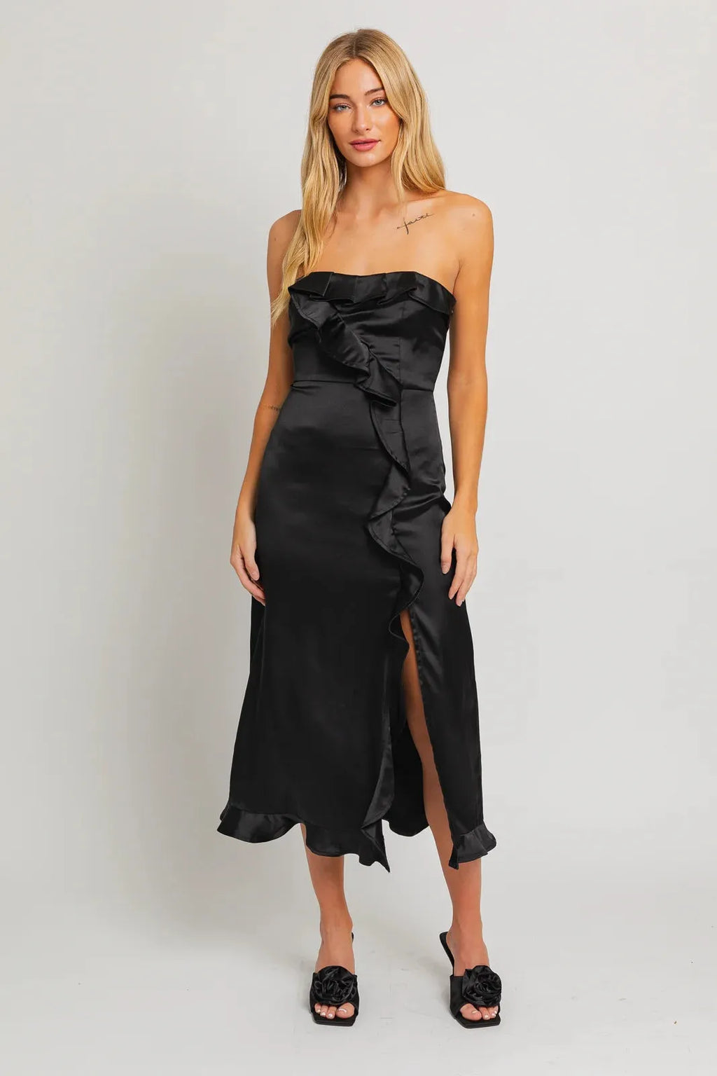 Midi Dress in Soft Fabric with Elegant Design for Casual or Formal Wear