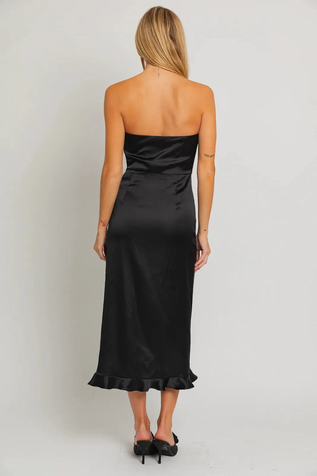 Midi Dress in Soft Fabric with Elegant Design for Casual or Formal Wear