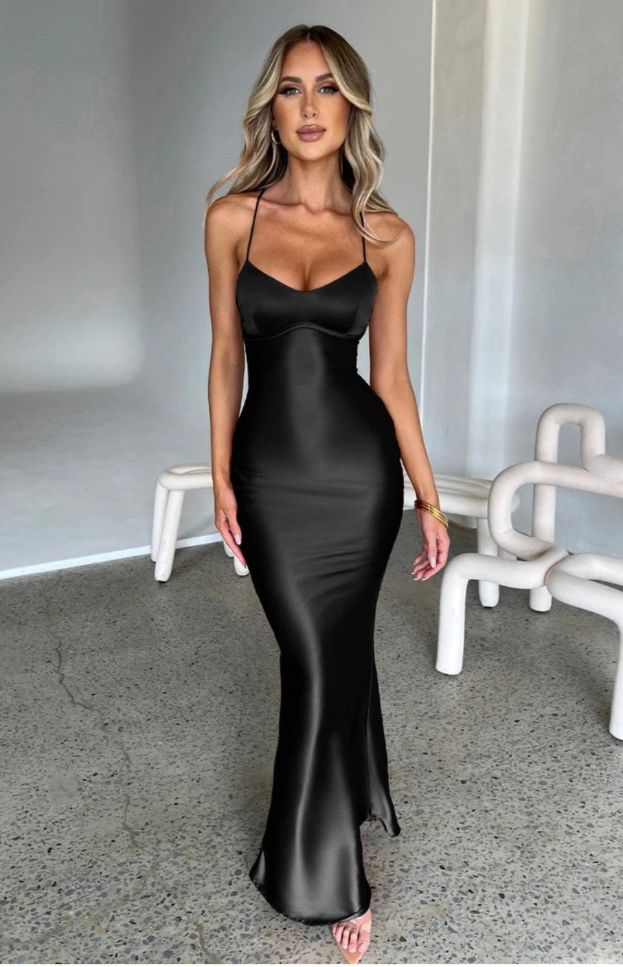 Fluid Body-Skimming Sweetheart Maxi Gown for Formal Events