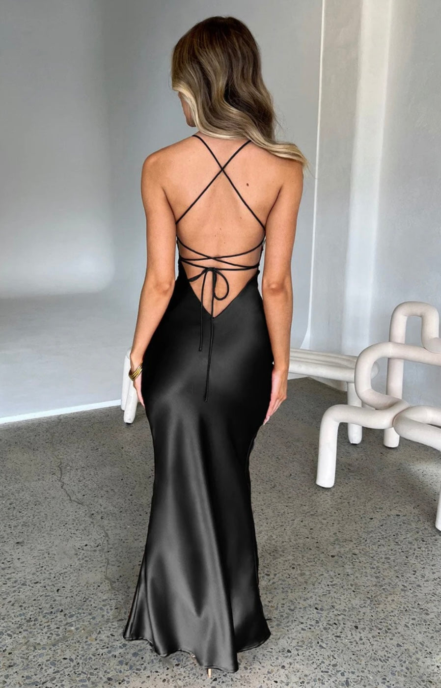 Fluid Body-Skimming Sweetheart Maxi Gown for Formal Events