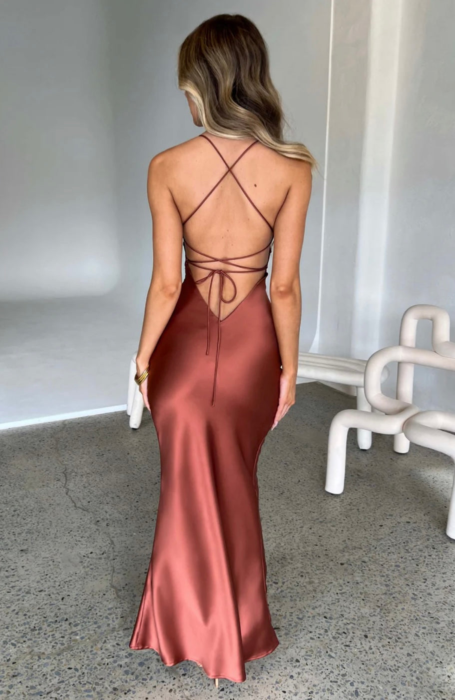 Fluid Body-Skimming Sweetheart Maxi Gown for Formal Events