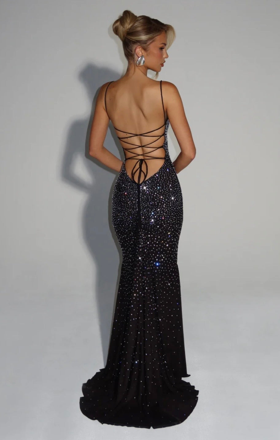 Sculpted Maxi Dress in Shimmering Fabric for Elegant Evening Wear