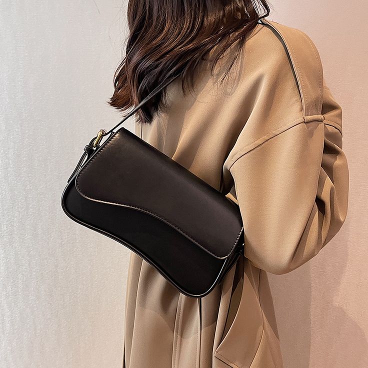 Luxe Shoulder Bag in Faux Leather - Stylish Everyday Handbag for Women