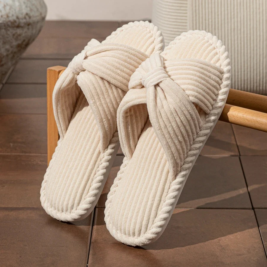 Plush Slippers for Women - Soft Fleece Indoor Footwear - Cozy Home Comfort
