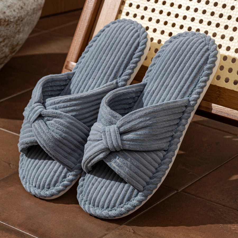 Plush Slippers for Women - Soft Fleece Indoor Footwear - Cozy Home Comfort
