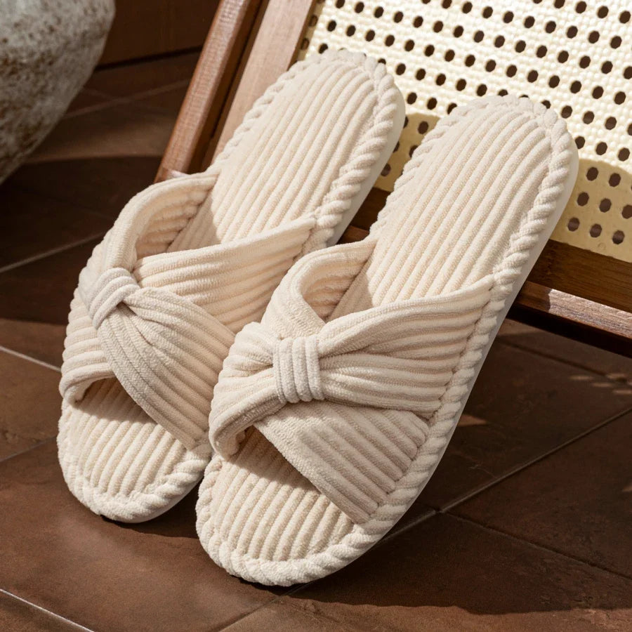 Plush Slippers for Women - Soft Fleece Indoor Footwear - Cozy Home Comfort