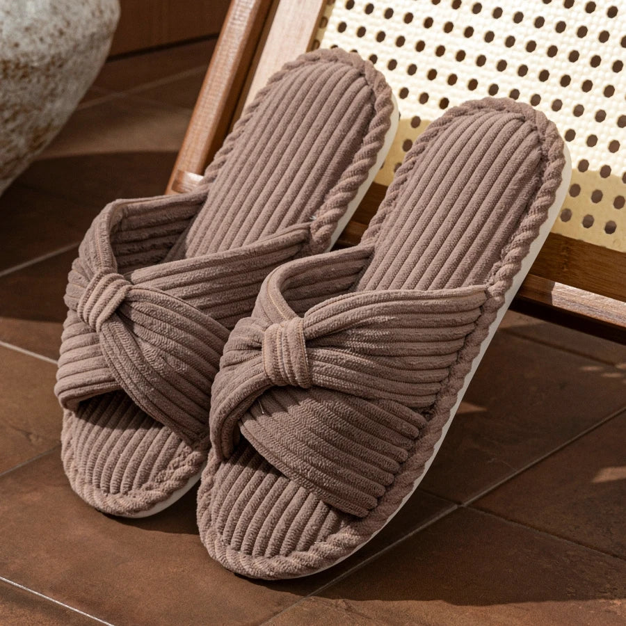 Plush Slippers for Women - Soft Fleece Indoor Footwear - Cozy Home Comfort