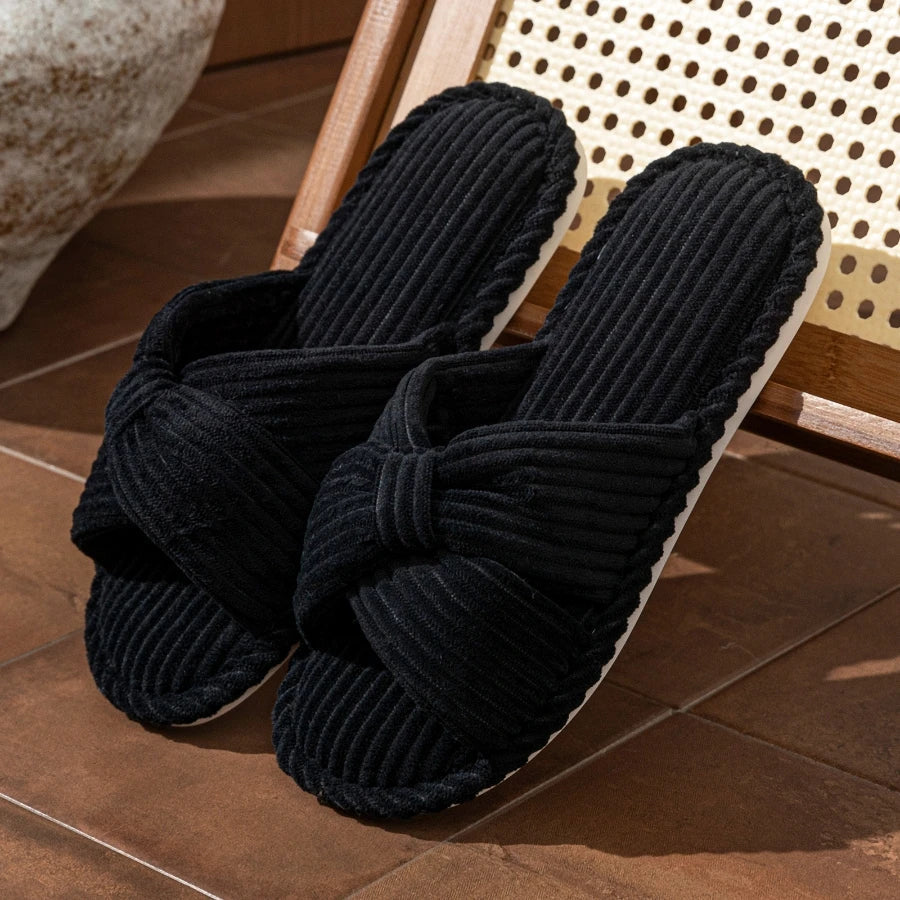 Plush Slippers for Women - Soft Fleece Indoor Footwear - Cozy Home Comfort