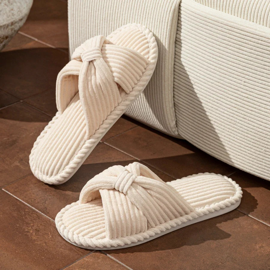 Plush Slippers for Women - Soft Fleece Indoor Footwear - Cozy Home Comfort
