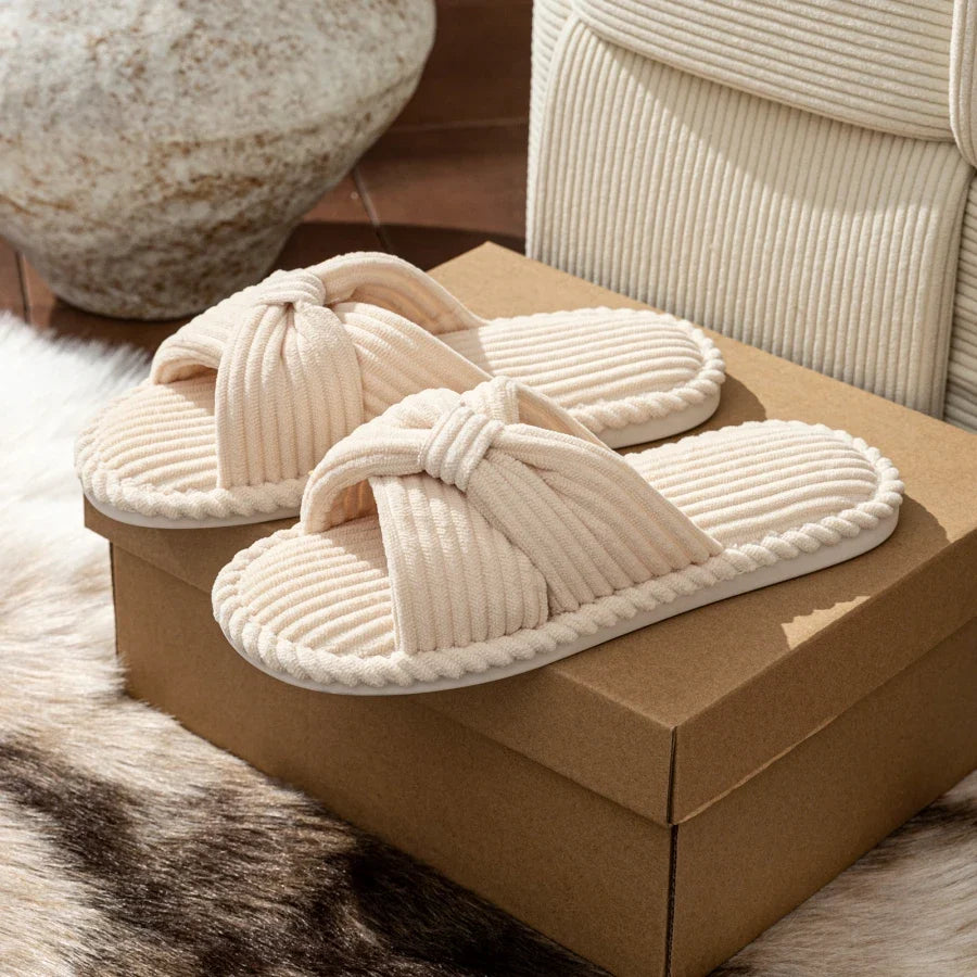 Plush Slippers for Women - Soft Fleece Indoor Footwear - Cozy Home Comfort