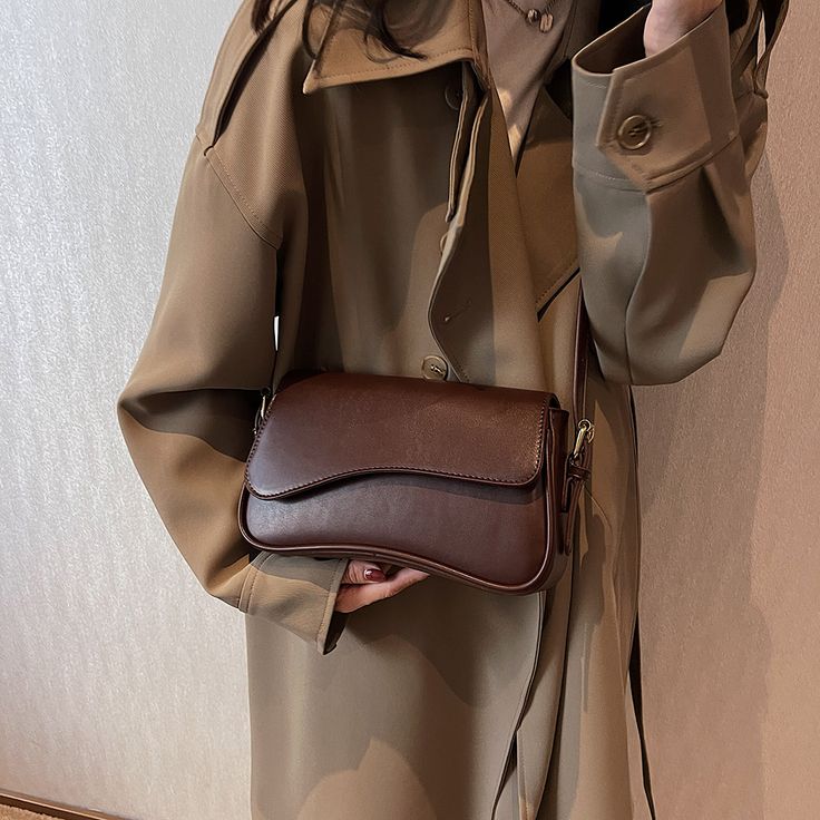 Luxe Shoulder Bag in Faux Leather - Stylish Everyday Handbag for Women