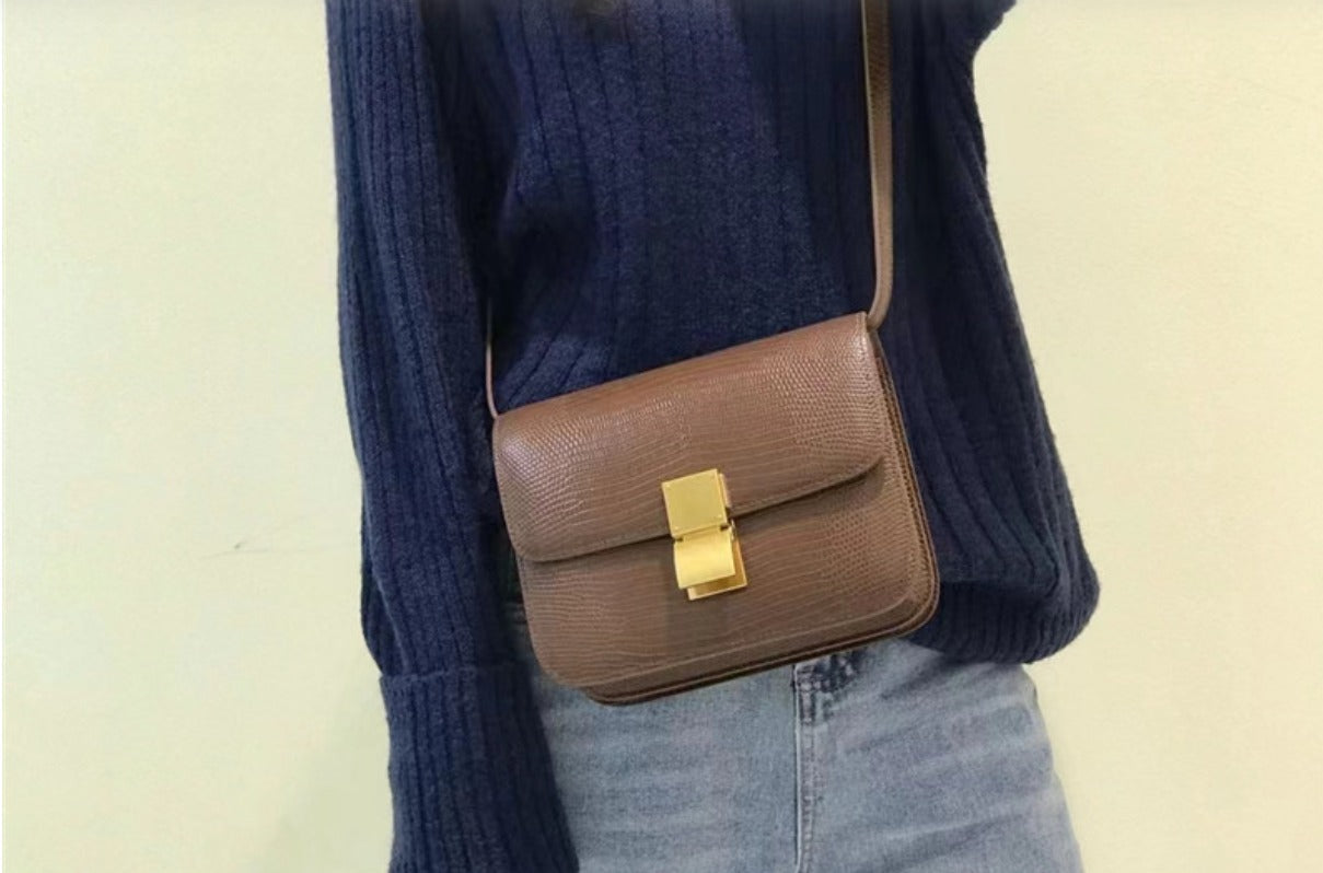 Lizard-Textured Leather Crossbody Bag for Everyday Use - Stylish and Versatile