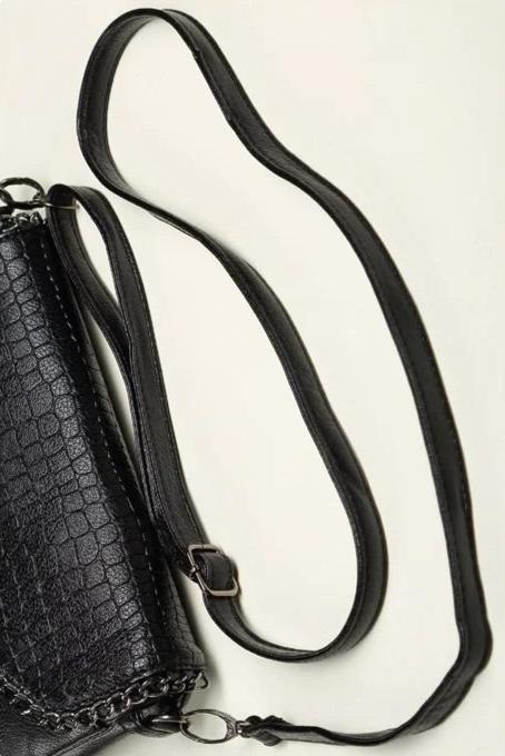 ChainLink Crossbody Bag - Durable Material, Chic Design for Everyday Use