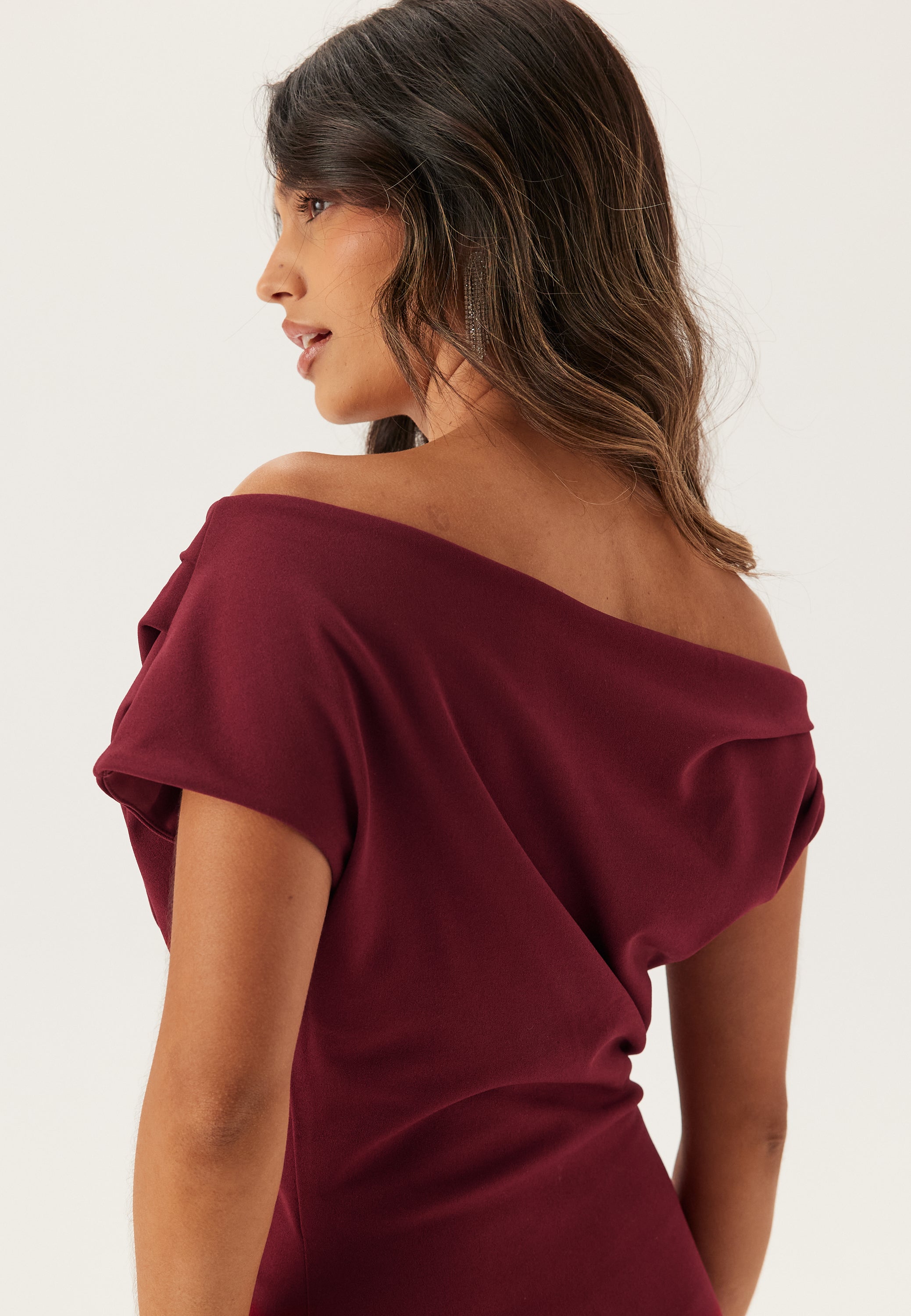 Burgundy One-Shoulder Maxi Dress with Draped Design for Formal Events