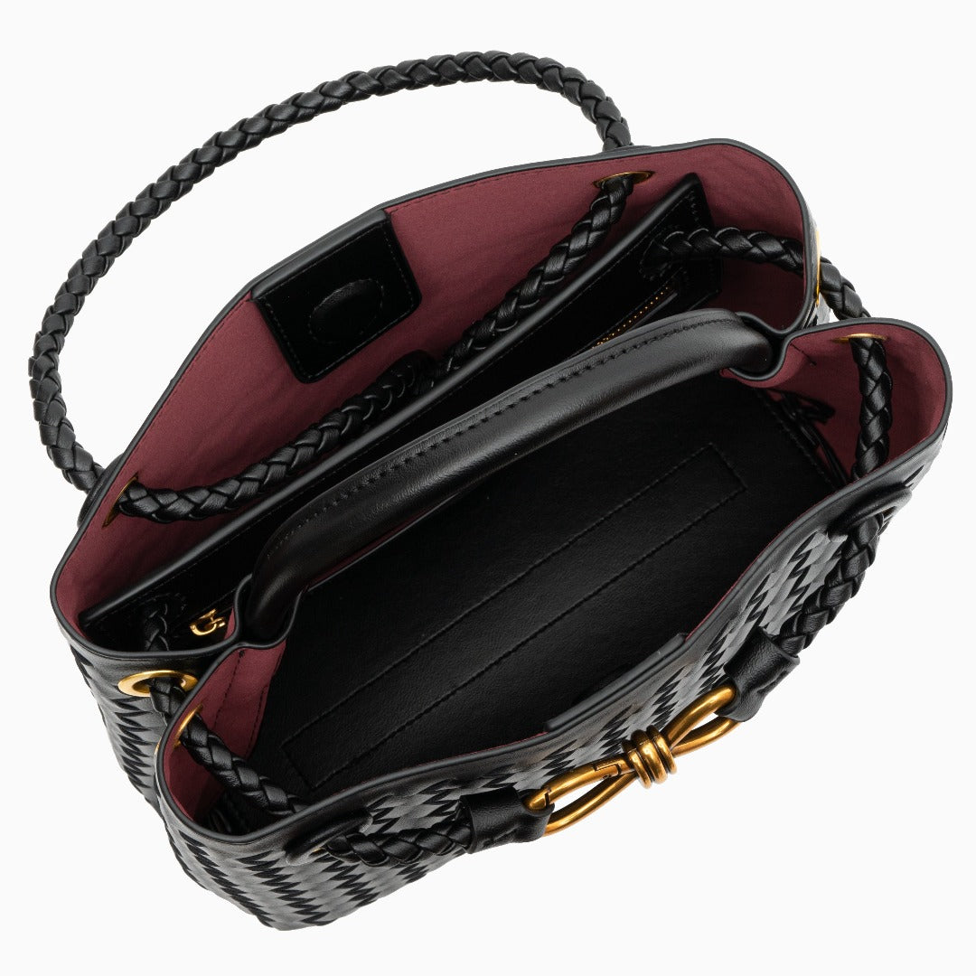 Woven Crossbody Bag - Elegant Design for Everyday Use and Timeless Style