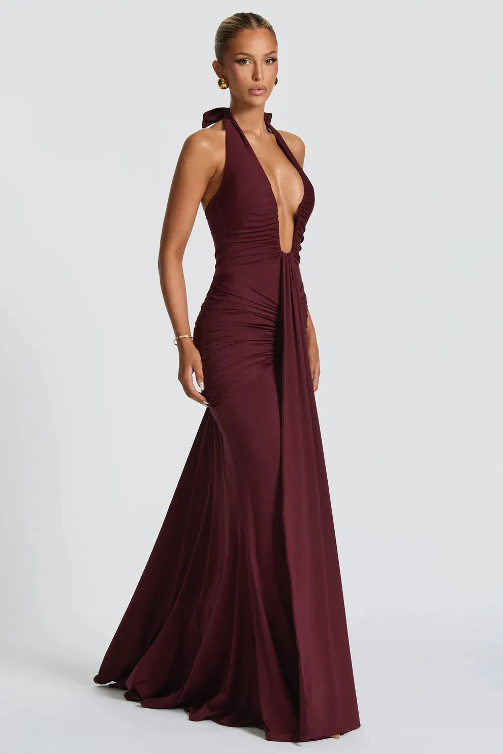 Plunging U-Wire Halter Jersey Maxi Dress with Draped Design for Evening Wear