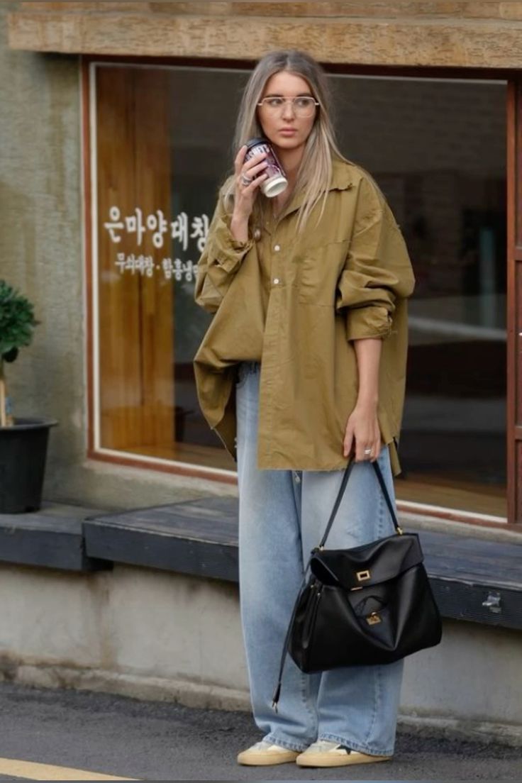 Chic Crossbody Bag with Adjustable Strap - Stylish Everyday Handbag